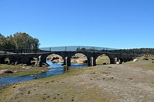 Archivo:Puente sobre el río Salor, Torreorgaz (2)