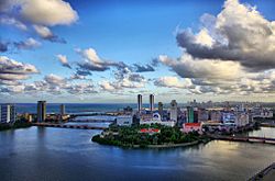 Archivo:Recife e suas pontes