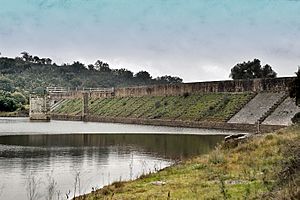 Archivo:Roman Cornalvo dam, Extremadura, Spain. Pic 01