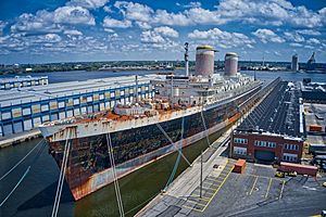 SS United States HDR off Bow.jpg
