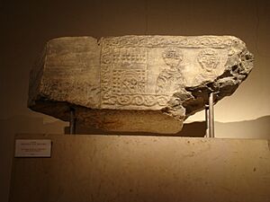 Archivo:San Cebrián de Mazote bloque dintel siglo X ni