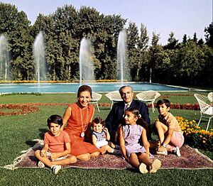 Archivo:ShahanshahRoyalFamily2