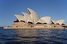 Archivo:Sydney opera house side view