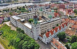 Szczecin Zamek Ksiazat Pomorskich (od pln-zach).jpg