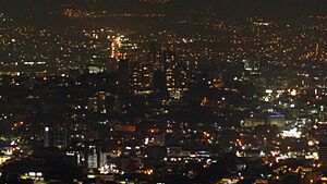 Archivo:Tegucigalpa MDC at night