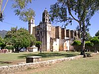 Archivo:Templo y Antiguo Convento de la Natividad, Tepoztlán, Morelos 03
