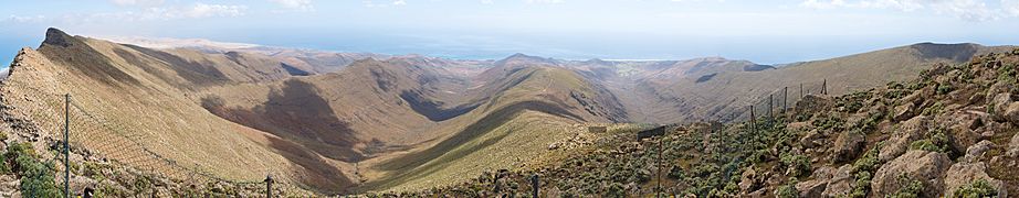 View from Pico de la Zarza 01