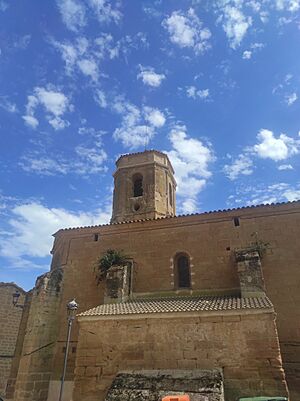 Archivo:Vista de la iglesia parroquial de San Pedro en Piracés