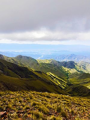 Archivo:Vista desde cerro la Viuda - Sierras de Famatina