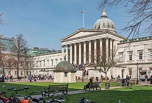 Archivo:Wilkins Building 2, UCL, London - Diliff (cropped)