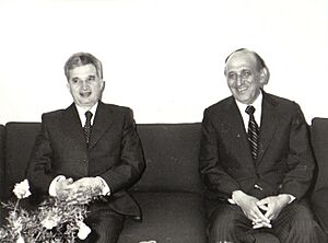 Archivo:012.La invitatia lui Todor Jivkov, prim-secretar al C.C. al P.C.Bulgar, presedintele Consiliului de Stat(cleaned)