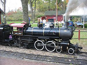 Archivo:15-inch gauge 4-4-2 locomotive