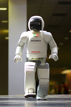 ASIMO 4.28.11.jpg