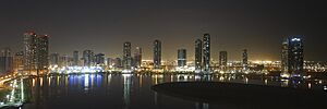 Archivo:Al Khan Lagoon by Night