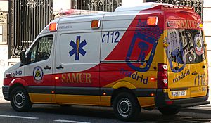 Archivo:Ambulancia Madrid