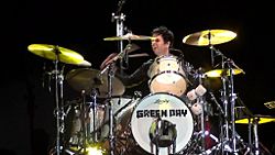 Archivo:Billie Joe Armstrong en batería
