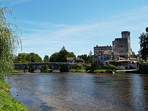 Archivo:Bourdeilles pont châteaux
