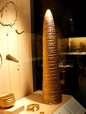 Archivo:Cône d'Avanton, musée des Antiquités Nationales, 2008-12-04