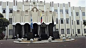 Archivo:COLEGIO NACIONAL VICENTE ROCAFUERTE