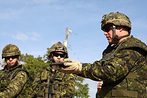 Archivo:Canadian Forces Browning Hi-Power