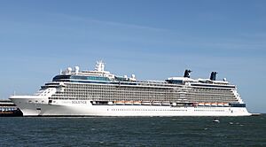 Archivo:Celebrity Solstice in Port Melbourne, Australia Dec 2012 (01)