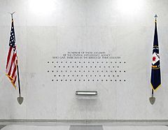 Archivo:Cia-memorial-wall
