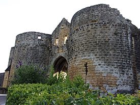 Domme Porte des tours XIIIème siècle.jpg