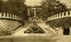 Archivo:Escalinata parc Güell