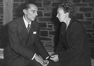 Archivo:Frederic and Irene Joliot-Curie