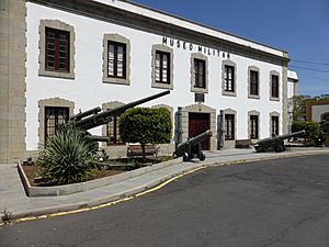 Archivo:Fuerte de Almeyda, Museo Militar, Santa Cruz de Tenerife, Canarias, España