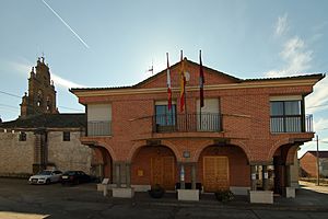 Archivo:Gomezserracín, Ayuntamiento
