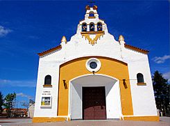 Iglesia de Ntra Señora Regina Mundi, Corrales - frontal.jpg