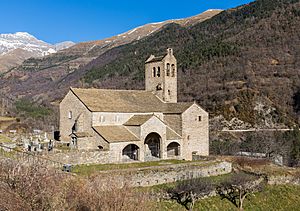 Archivo:Iglesia de San Miguel, Linás de Broto, Huesca, España, 2015-01-07, DD 03