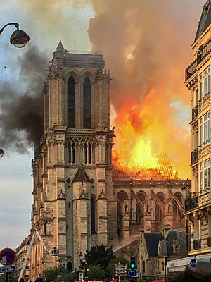 Archivo:Incendie Notre Dame de Paris
