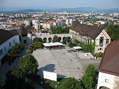 Archivo:Ljubljana Castle courtyard