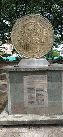 Archivo:Monumento a la moneda de 500, Guacarí 02