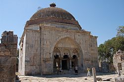 Archivo:Mosque Ilyas Bey exterior