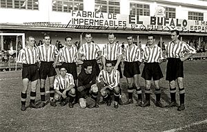 Archivo:Partido de fútbol entre la Real Sociedad y el Atletico de Bilbao en el campo de Atotxa (1 de 5) - Fondo Car-Kutxa Fototeka