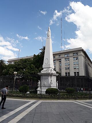 Pirámide de Mayo, Plaza de Mayo, Buenos Aires, Argentina 20181103 151721.jpg