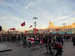 Archivo:Protest in Minsk on Aug 22, 2020