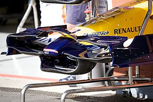 Archivo:Renault R28 nose