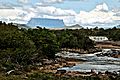 Salto Yuruani, al fondo el Tepuy Yuruani - La Gran Sabana - Estado Bolívar