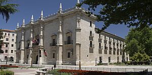 Archivo:Santa-Cruz-Valladolid-20080707