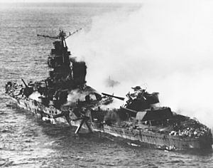 Archivo:Sinking of japanese cruiser Mikuma 6 june 1942