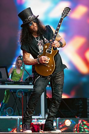 Slash live in London 2022 (Cropped).jpg