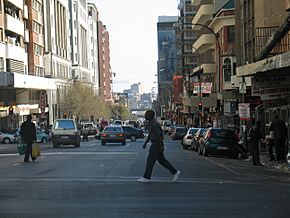 Archivo:Street scene in Hillbrow, Johannesburg, South Africa
