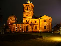 Archivo:Sydney Observatory at night
