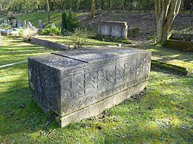 Archivo:The grave of J Bruce Ismay at Putney Vale Cemetery - geograph.org.uk - 6414585