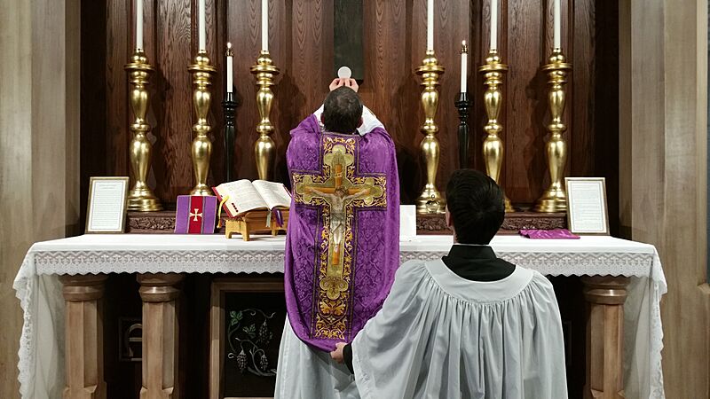 Traditional Latin Mass - Elevation