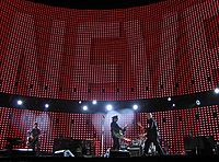 Archivo:U2 brussels fly 2005-10-06